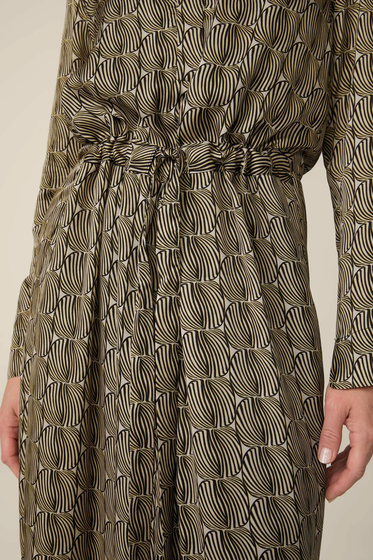 Print-Hemdblusen-Kleid Aus Viskose In Schwarz-Beige Gemustert