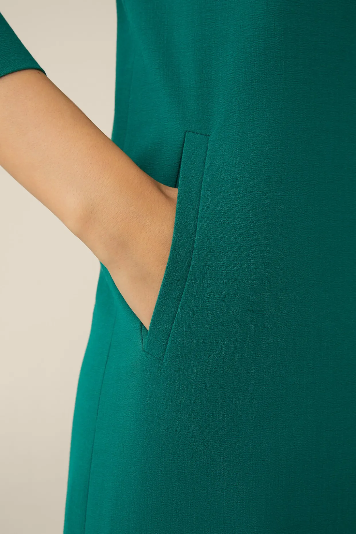 Wollcrepe-Kleid In